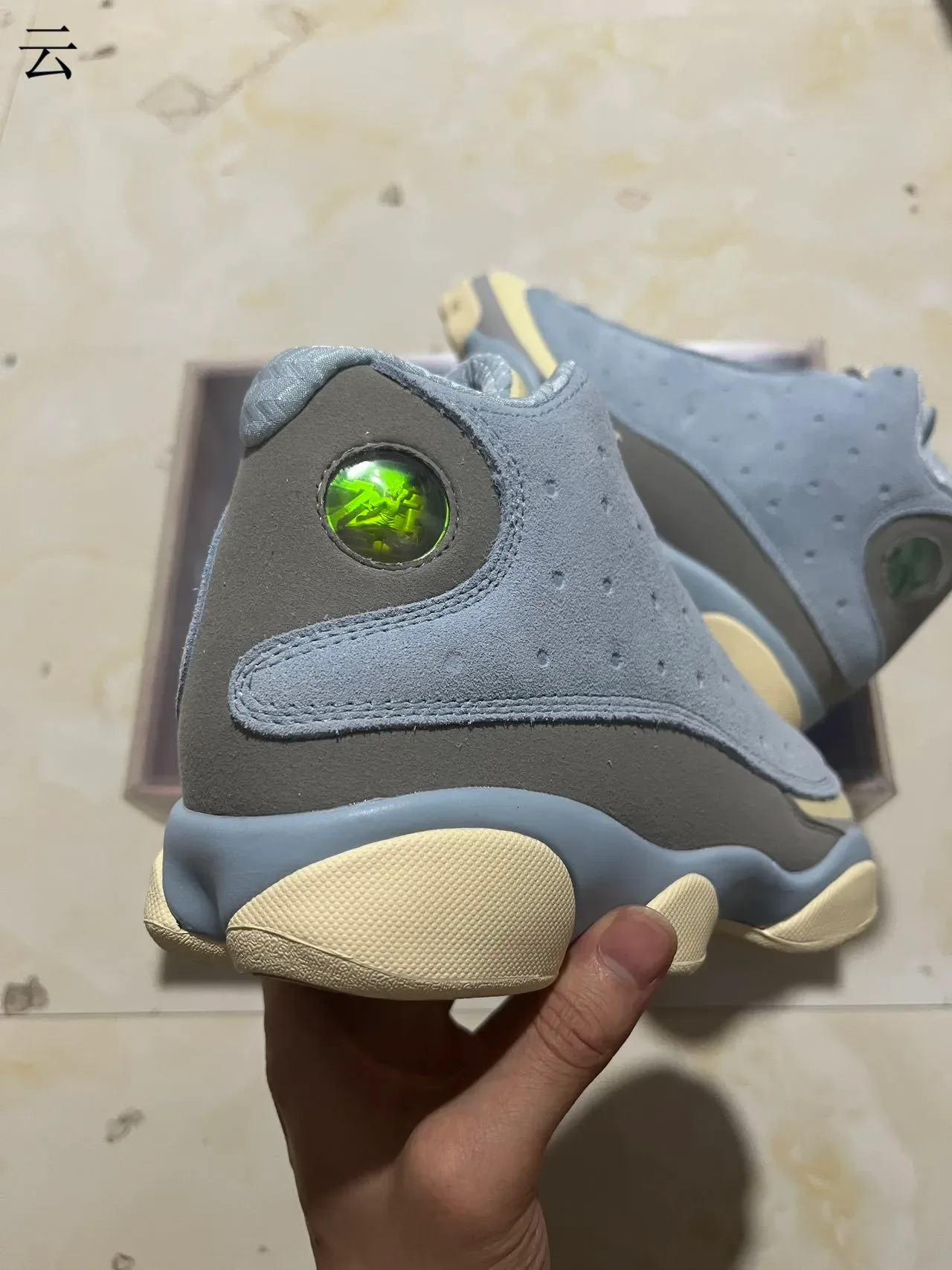 Air Jordan Bleu Beige Perforé Daim Supérieur Fenêtre Circulaire Talon Chaussures de Basketball 10