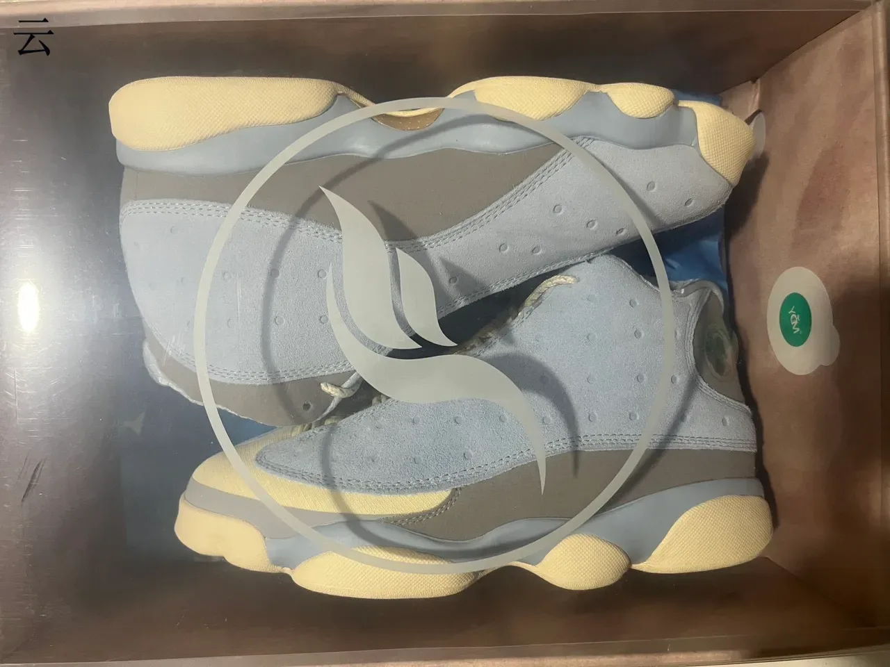 Air Jordan Bleu Beige Perforé Daim Supérieur Fenêtre Circulaire Talon Chaussures de Basketball 12