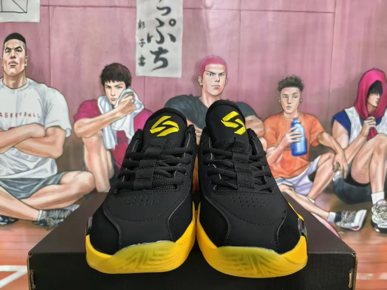 Chaussures de basketball Air Jordan Q54 noir et jaune 3