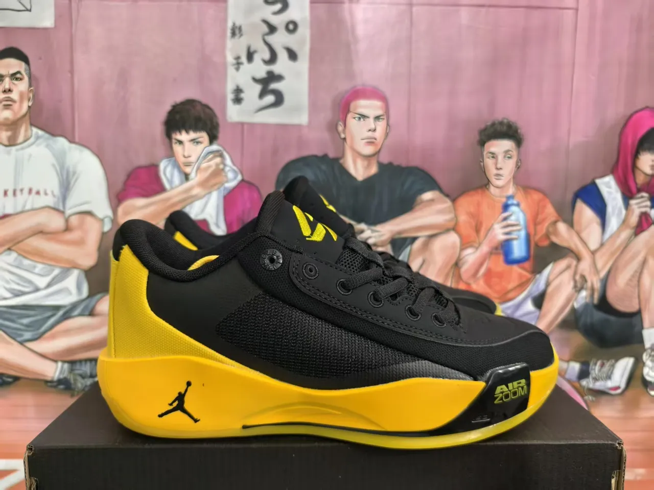 Chaussures de basketball Air Jordan Q54 noir et jaune 4