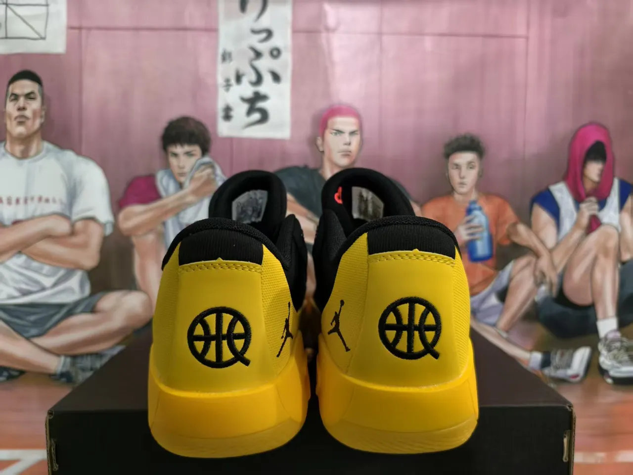 Chaussures de basketball Air Jordan Q54 noir et jaune 5