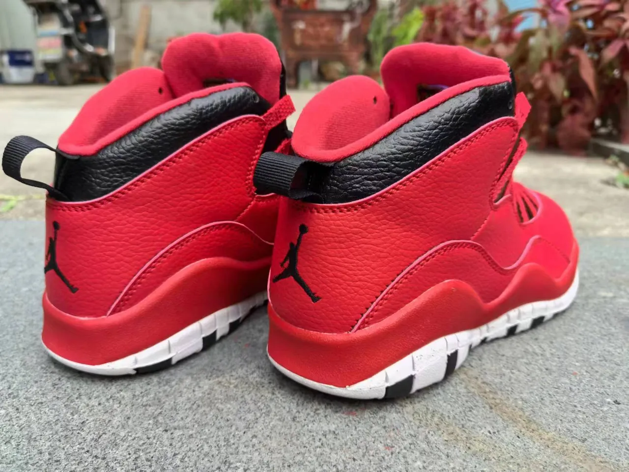 Tênis de basquete Air Jordan de cano alto com cabedal em couro e mesh vermelho e preto 3