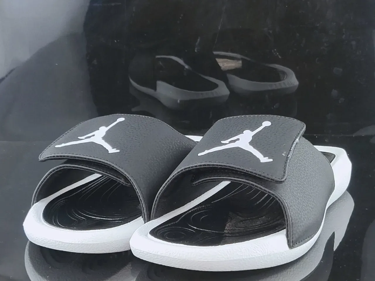 Air Jordan Slide Preto e Branco 2