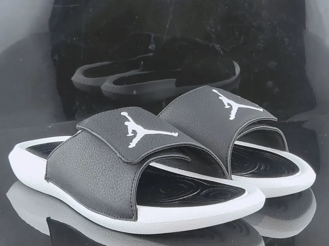 Air Jordan Slide Preto e Branco 4
