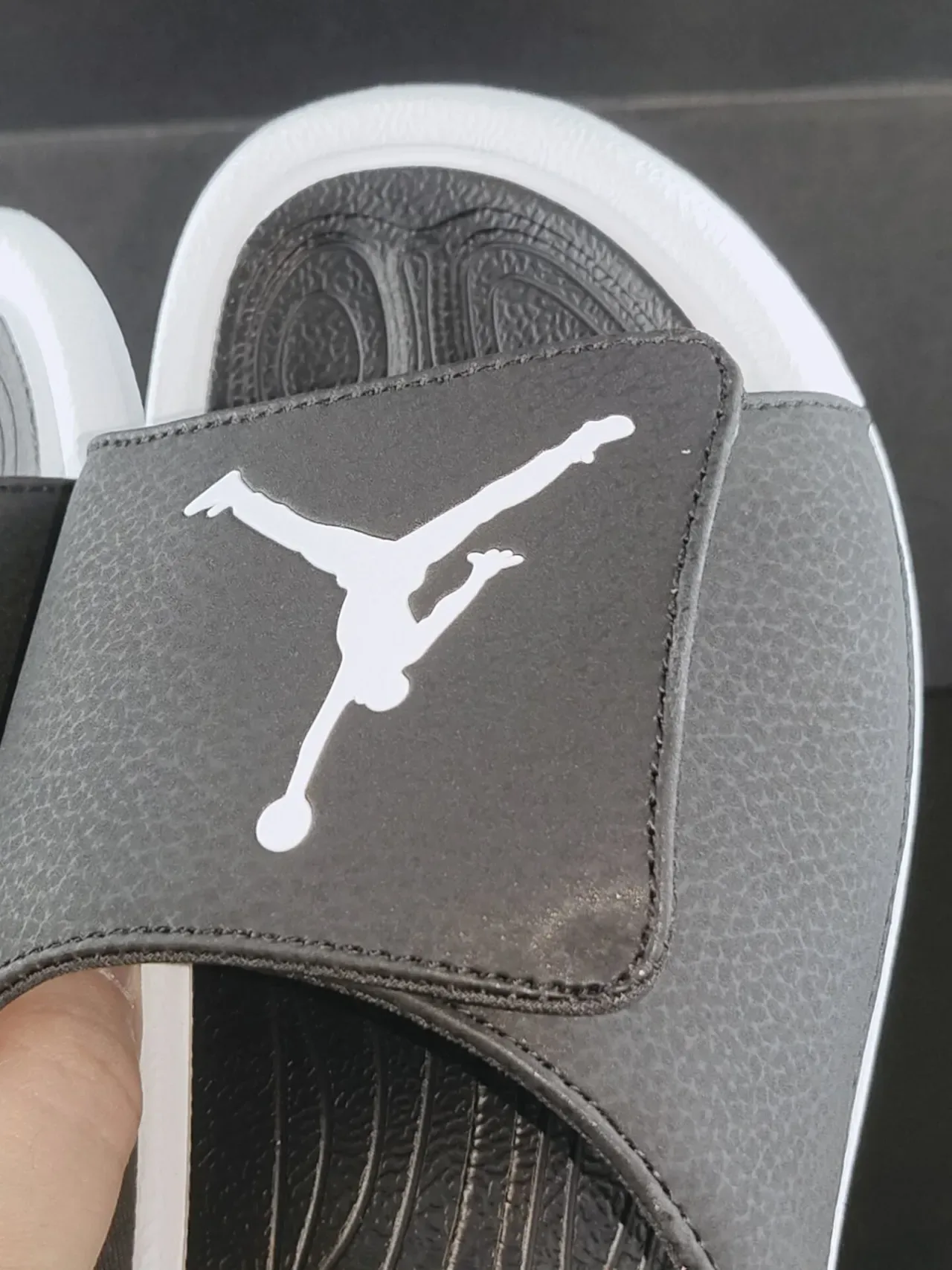 Air Jordan Slide Preto e Branco 6