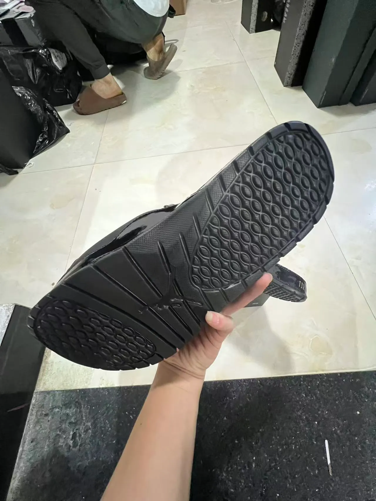 Air Jordan Slide Preto Azul Biqueira brilhante tipo verniz Construção de tira moldada Chinelos 9