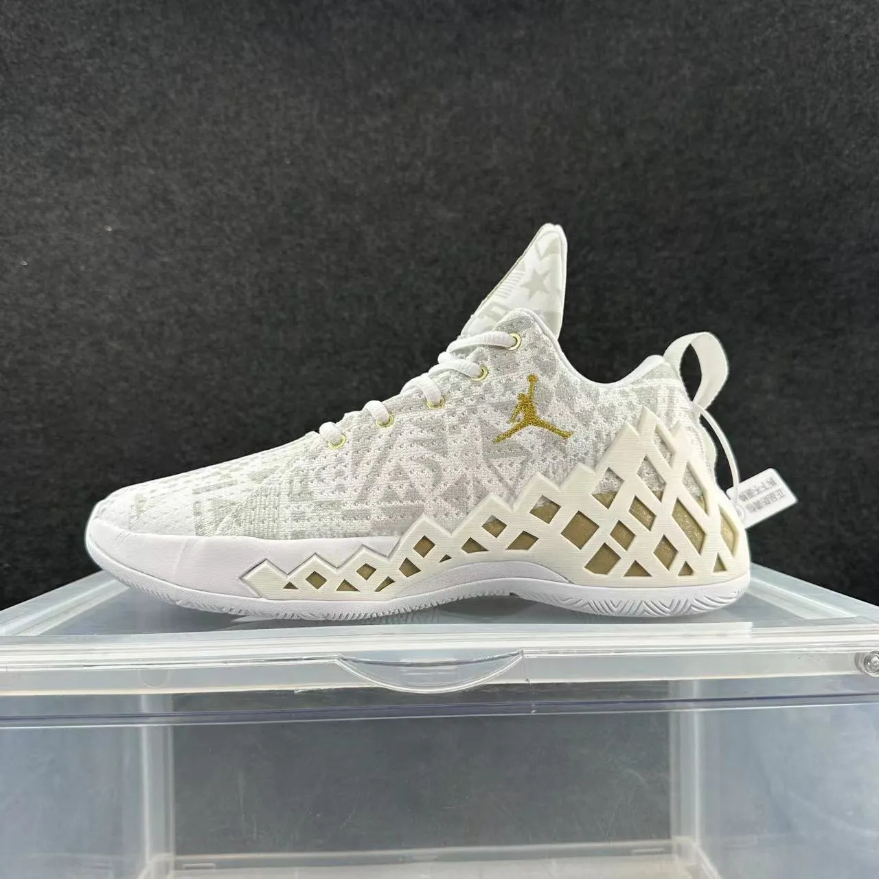 Air Jordan XXXIX 白蓝针织鞋面几何网格笼篮球鞋 3