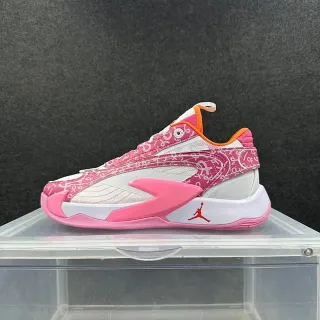 Zapatillas de baloncesto Air Jordan XXXVIII con parte superior textil estampada rosa y blanco y mediasuela esculpida