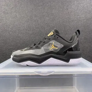 Air Jordan Zion 2 কালো এবং সোনালী বাস্কেটবল জুতো