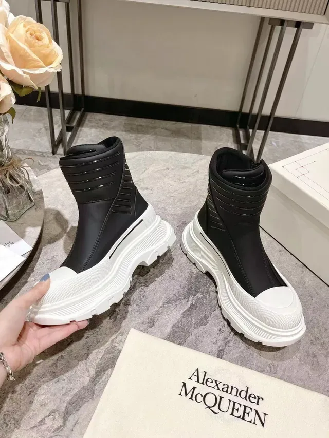 Alexander McQueen কালো সাদা chunky platform sole ribbed elastic collar এনকেল বুট 2