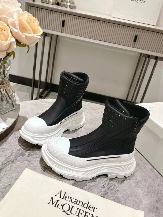 Alexander McQueen কালো সাদা chunky platform sole ribbed elastic collar এনকেল বুট 4