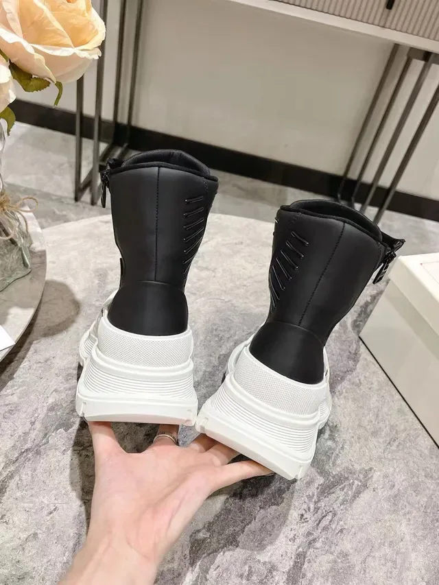 Alexander McQueen কালো সাদা chunky platform sole ribbed elastic collar এনকেল বুট 7
