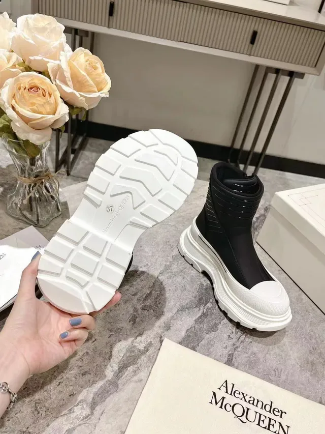 Alexander McQueen কালো সাদা chunky platform sole ribbed elastic collar এনকেল বুট 8