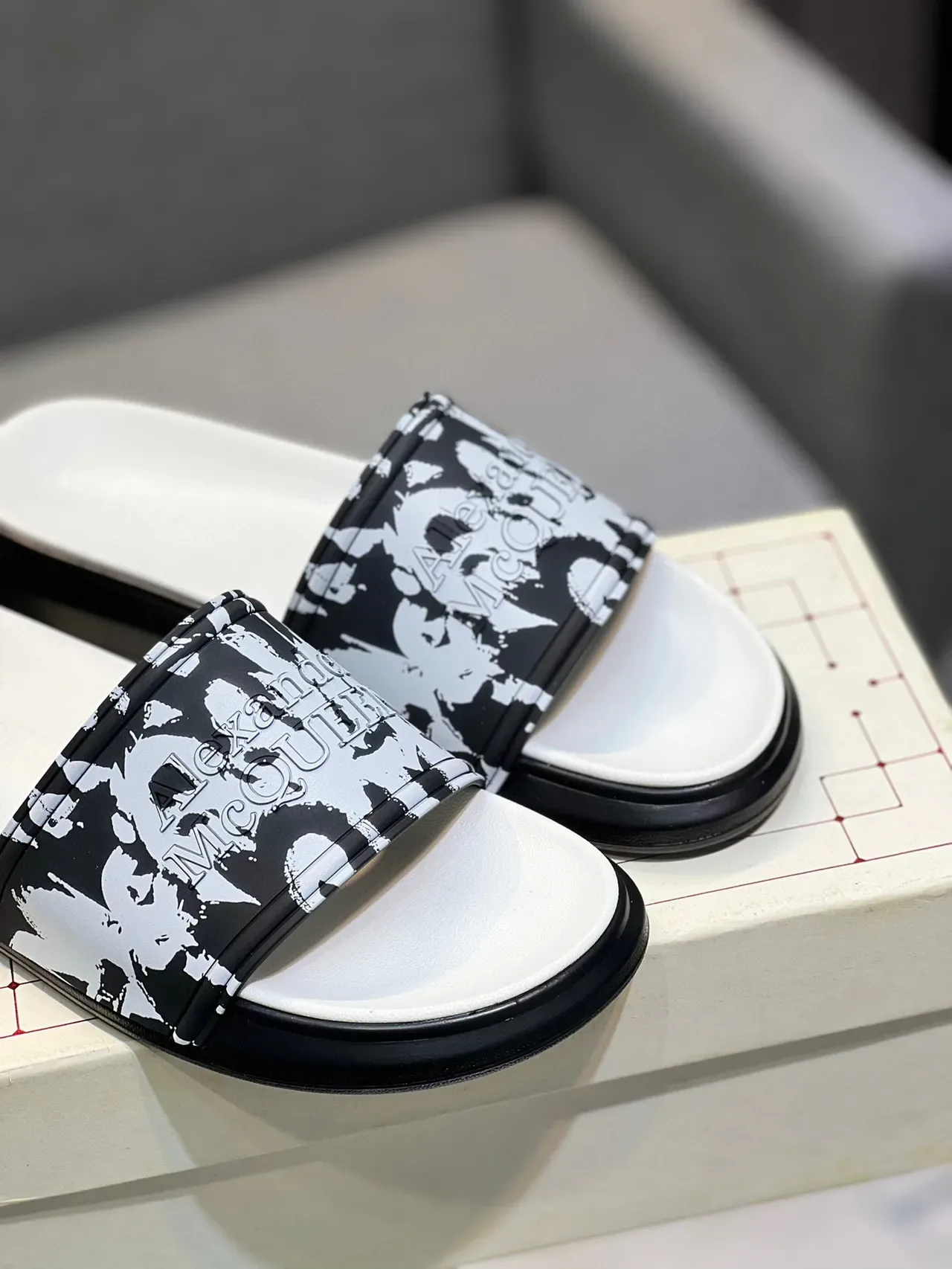 Alexander McQueen Graphic Print Platform Slide Slippers 9