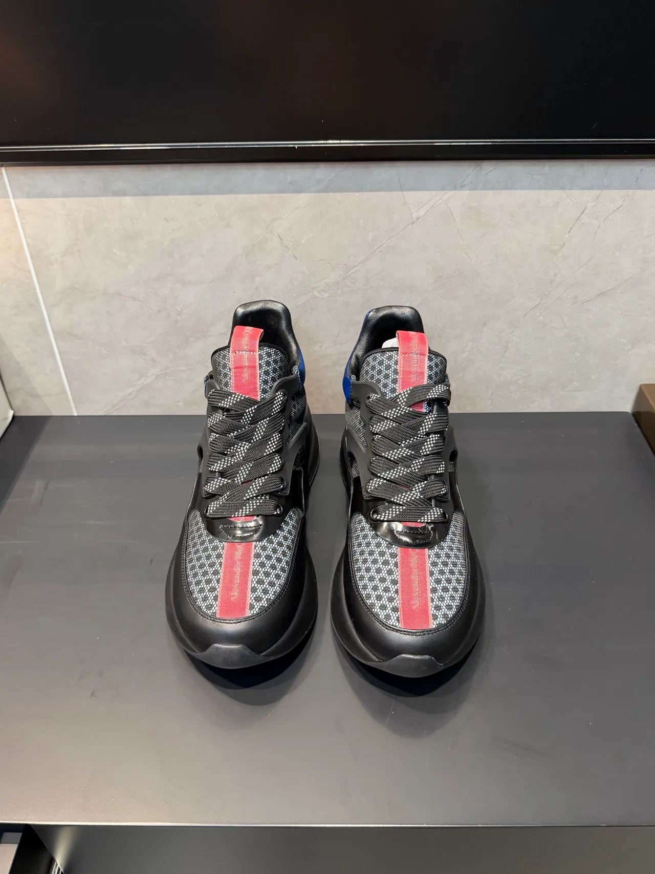 Alexander McQueen 超大码运动鞋 黑色 蓝色 红色 厚底运动鞋 2