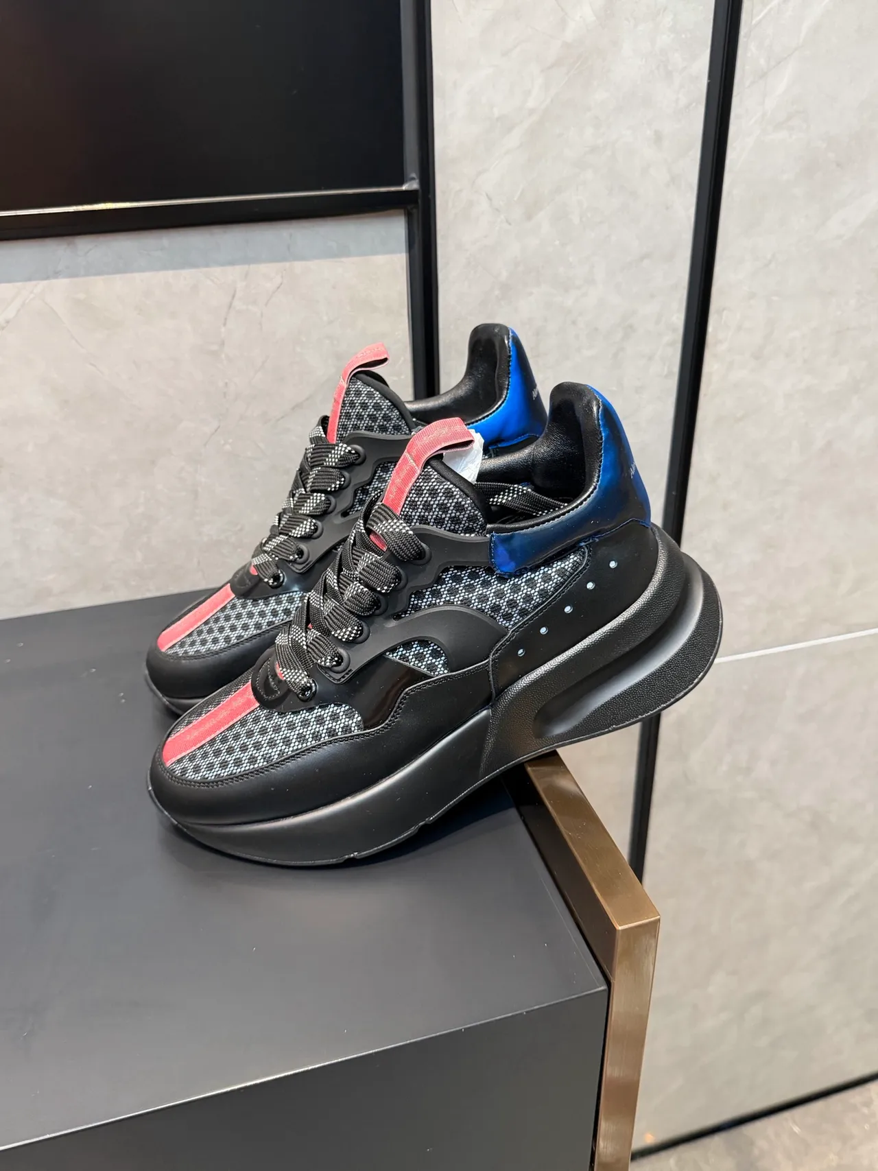 Alexander McQueen 超大码运动鞋 黑色 蓝色 红色 厚底运动鞋 4