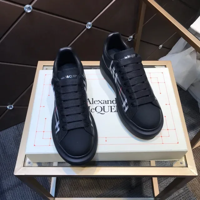 Alexander McQueen Oversized काला प्लेड साइड पैनल चंकी स्नीकर 6