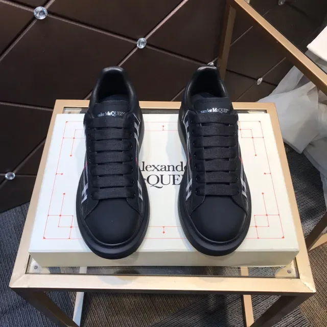 Alexander McQueen Oversized काला प्लेड साइड पैनल चंकी स्नीकर 9