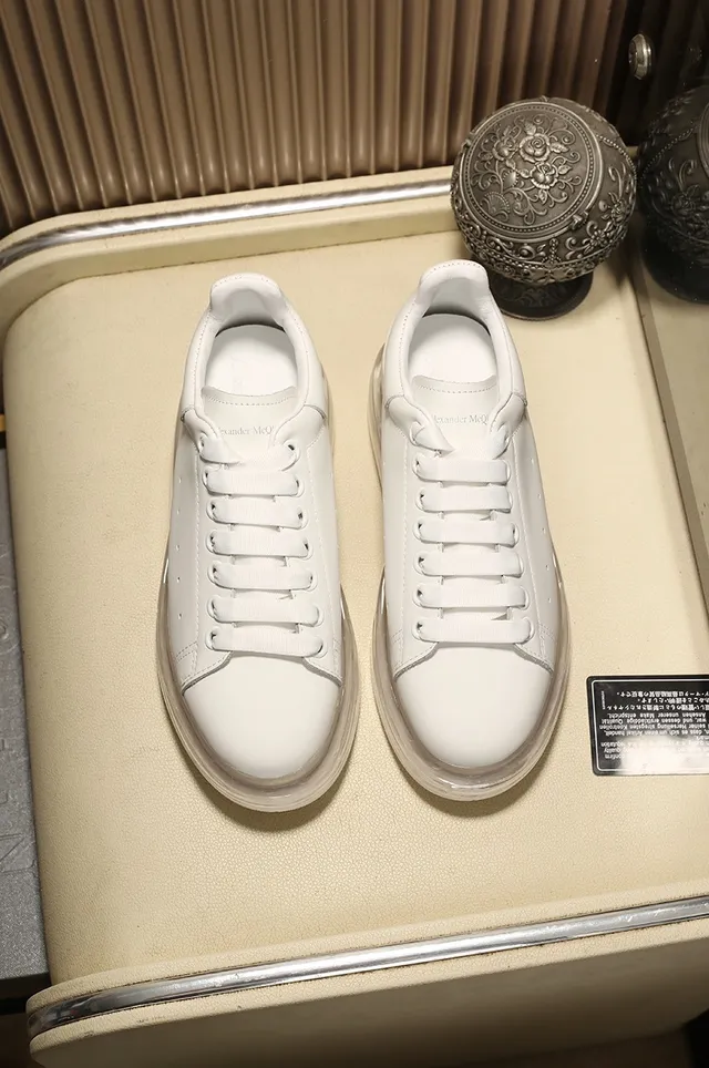 Alexander McQueen Oversized Sneaker White and Black Lifestyle Sneakers 7