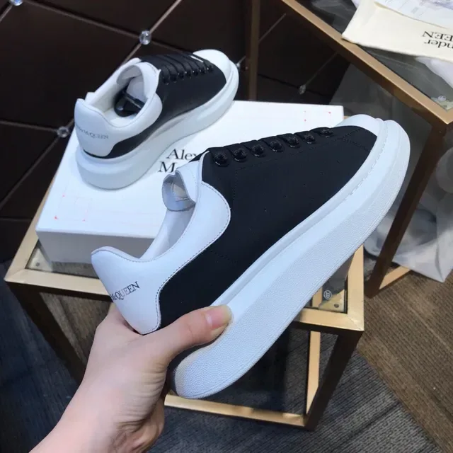 Alexander McQueen Oversized Sneaker White and Black Lifestyle Sneakers 6