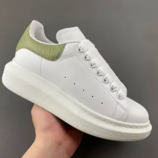Alexander McQueen Sneakers Oversized Blanches et Vertes Semelle Plateforme Cuir Lisse Chunky