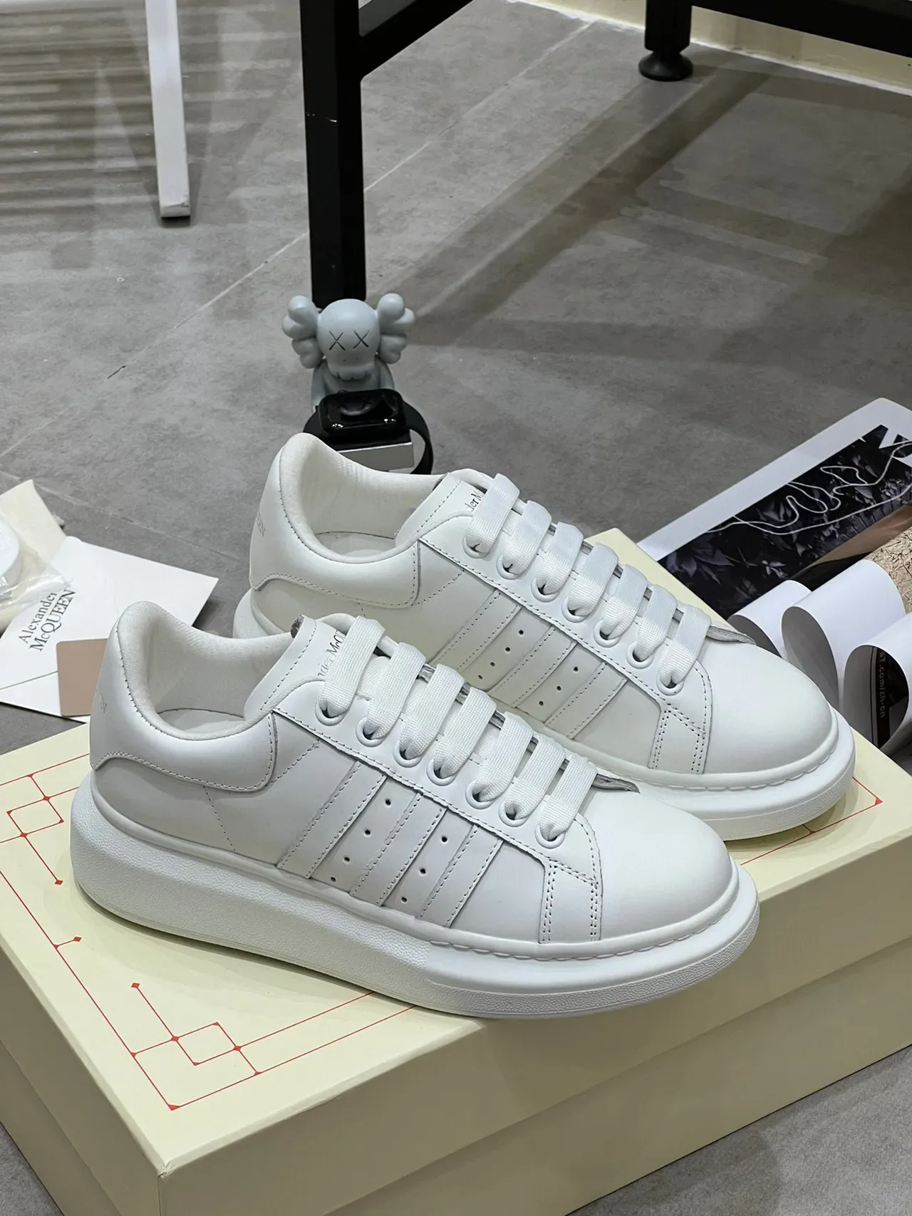 Alexander McQueen Zapatillas Oversized Blancas Lifestyle Sneakers 3