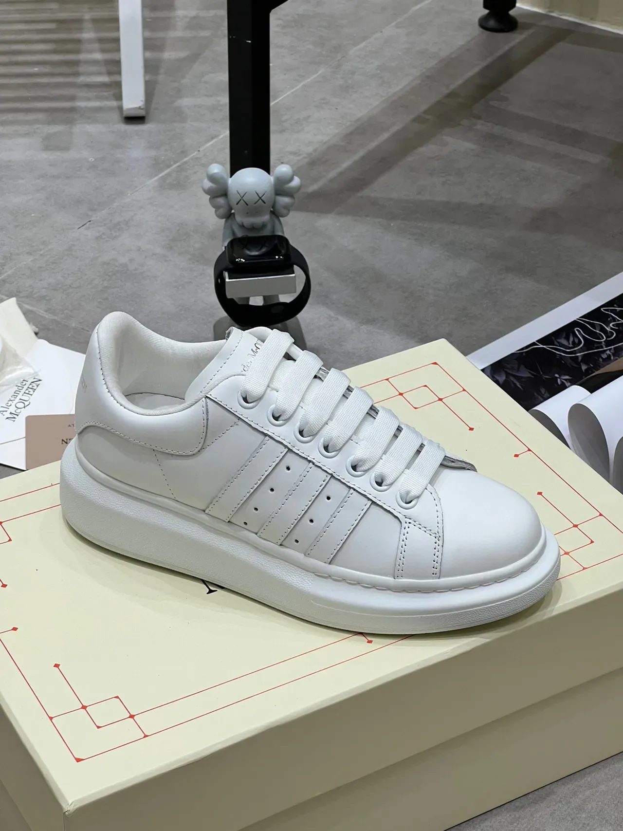 Alexander McQueen Zapatillas Oversized Blancas Lifestyle Sneakers 4