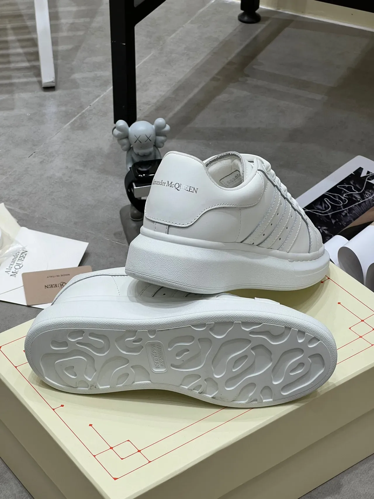 Alexander McQueen Zapatillas Oversized Blancas Lifestyle Sneakers 5