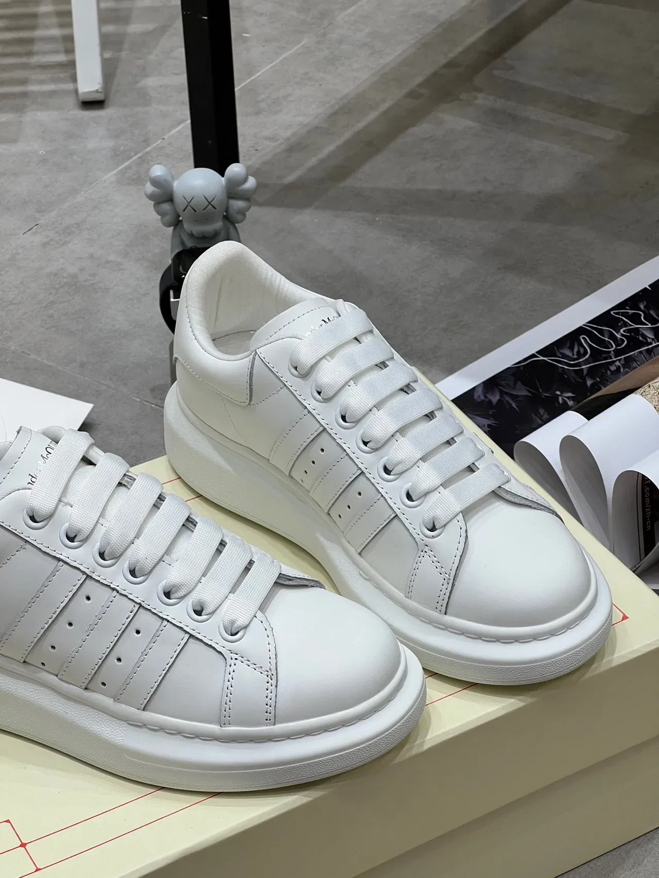 Alexander McQueen Zapatillas Oversized Blancas Lifestyle Sneakers 6