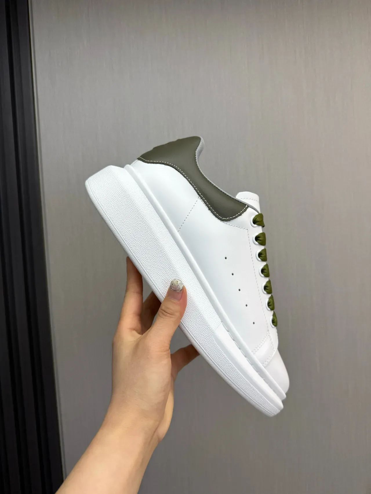 Alexander McQueen Oversized Sneaker White Olive Skull Heel Lifestyle Sneakers 7