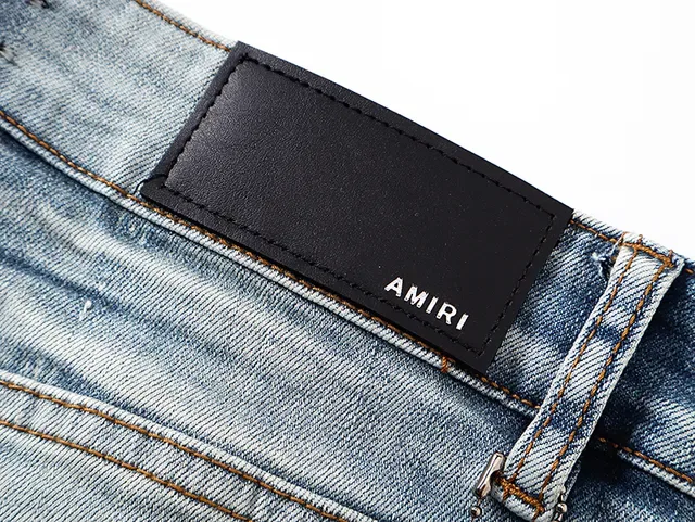 Amiri डिस्ट्रेस्ड लोगो प्रिंट लाइट ब्लू पेंट-स्प्लैटर स्लिम-फिट जींस 7