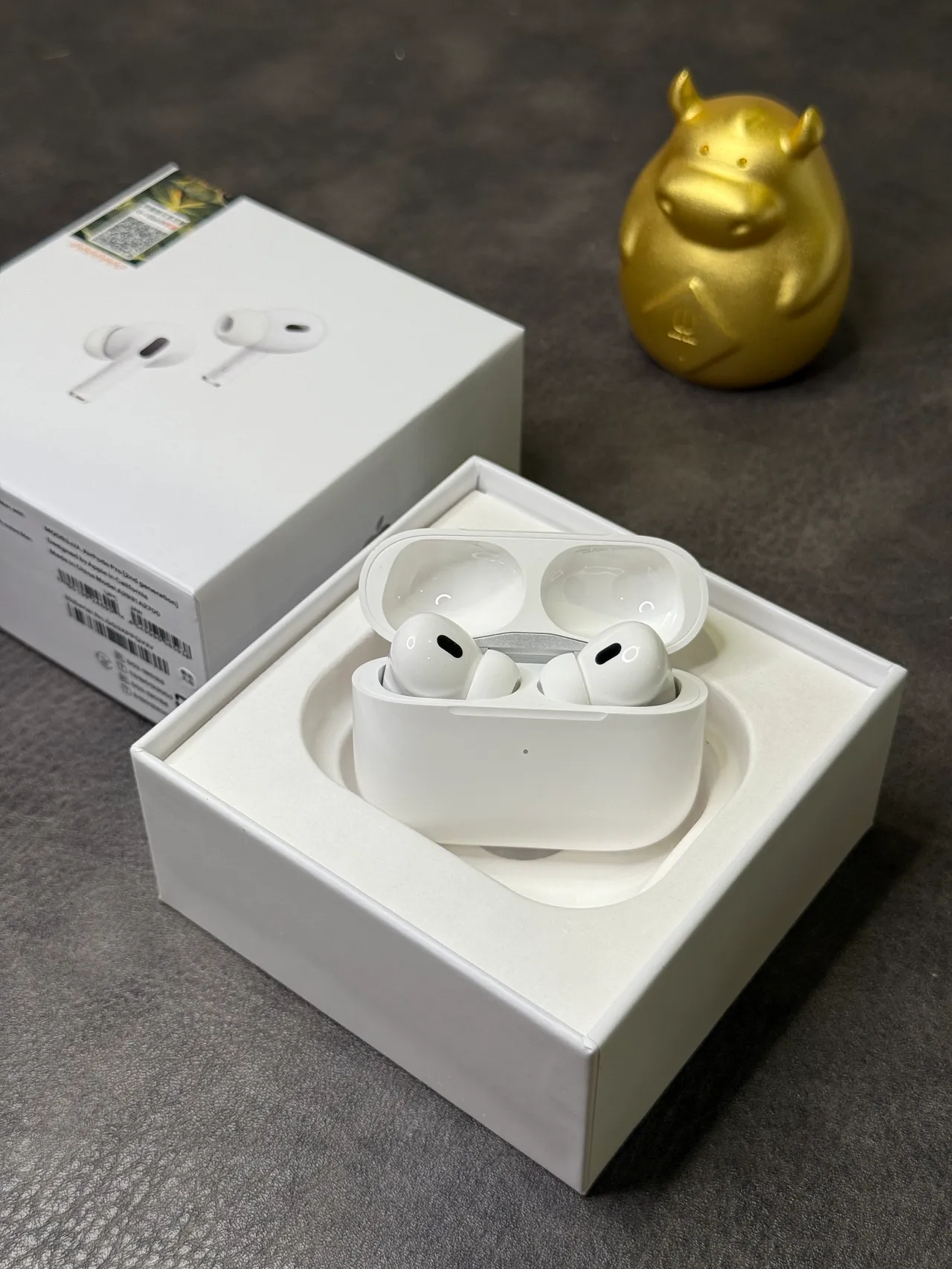 Apple AirPods Pro White Stem-Style Ventilated Housing TWS Earbuds 3