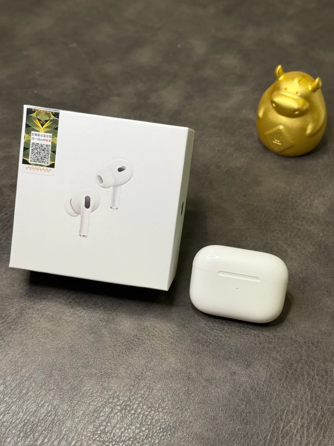 Apple AirPods Pro White Stem-Style Ventilated Housing TWS Earbuds 5
