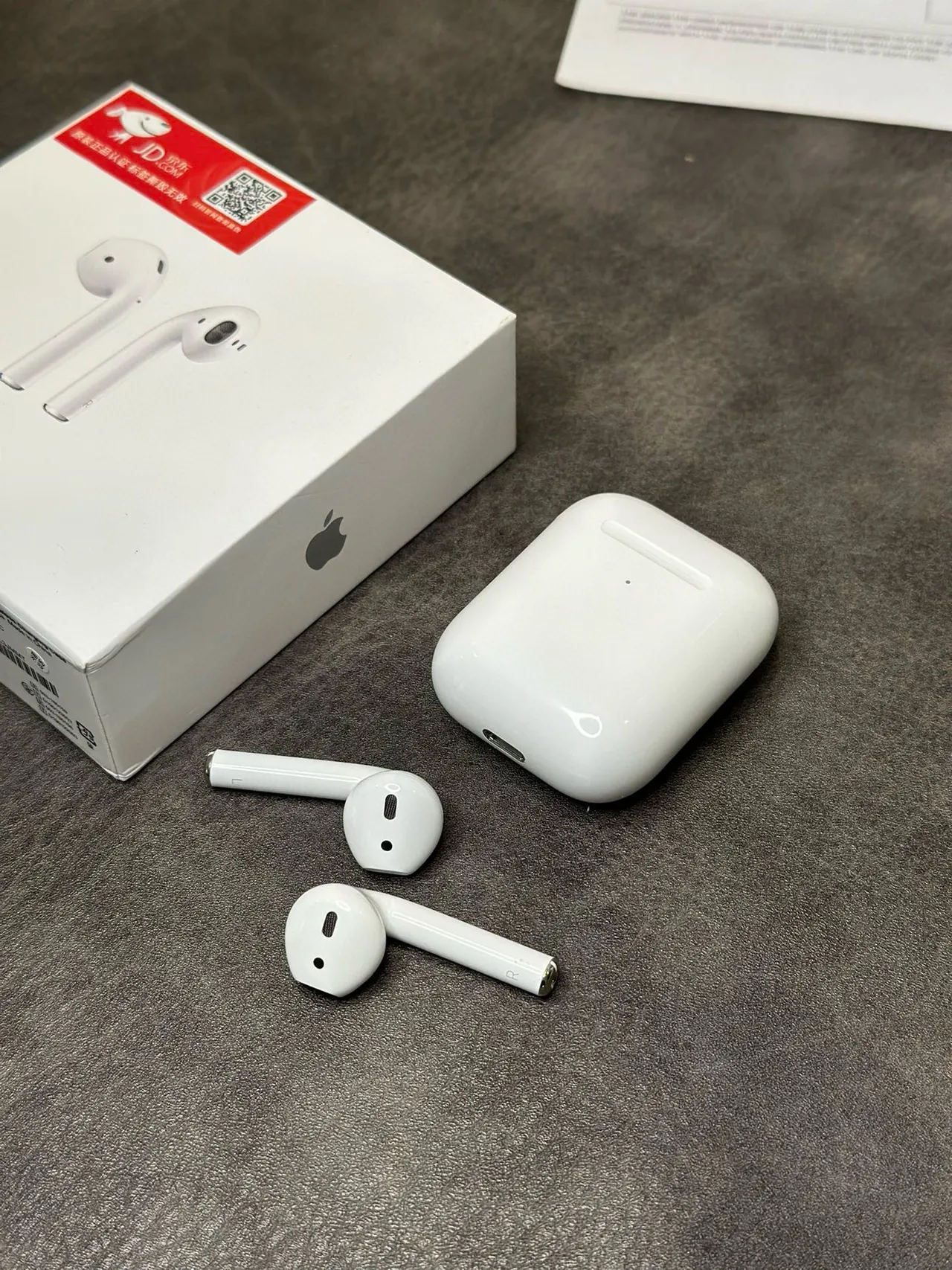 Apple AirPods सफेद स्टेम-स्टाइल चमकदार TWS ईयरबड्स 5