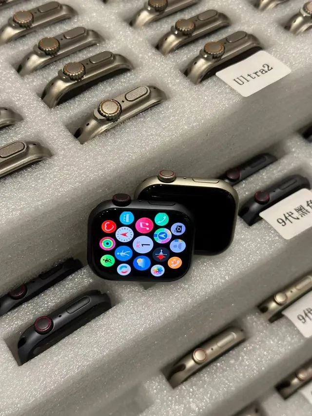 Apple Watch Noir Beige Boîtier Rectangulaire Arrondi Bandes Sportives Tissées Montre Sport 5