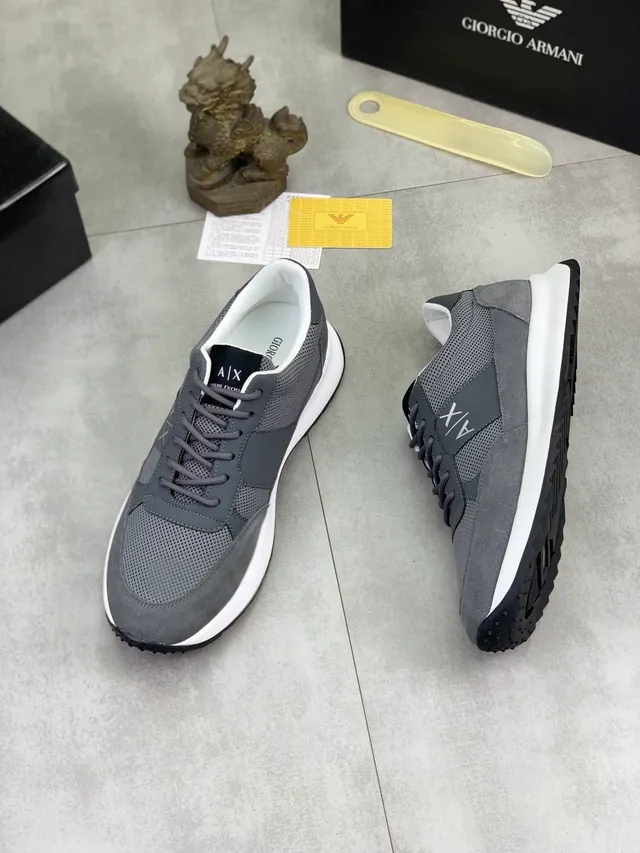 Armani Exchange Chaussures Lifestyle Gris Blanc avec tige hybride Mesh-Suede et midsole contrastée 5