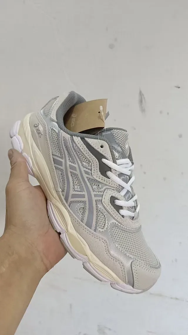 ASICS Cinza Bege Camadas de Malha e Sobreposições Sintéticas Solado em Forma de Onda Tênis Lifestyle 2