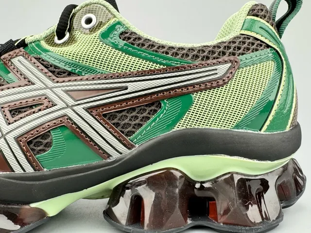 ASICS 绿棕色 网布和合成覆盖 半透明 GEL 缓震颗粒 跑鞋 2