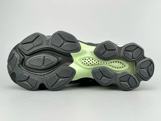 ASICS 绿棕色 网布和合成覆盖 半透明 GEL 缓震颗粒 跑鞋 5
