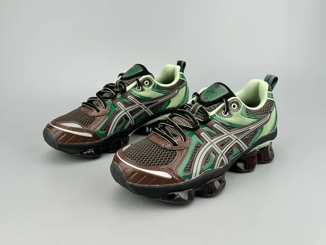 ASICS 绿棕色 网布和合成覆盖 半透明 GEL 缓震颗粒 跑鞋 6