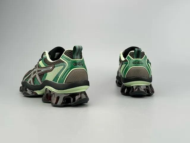 ASICS 绿棕色 网布和合成覆盖 半透明 GEL 缓震颗粒 跑鞋 7