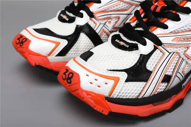 ASICS Runner সাদা নারাঙ্গি কালো দৌড়ের জুতো 4