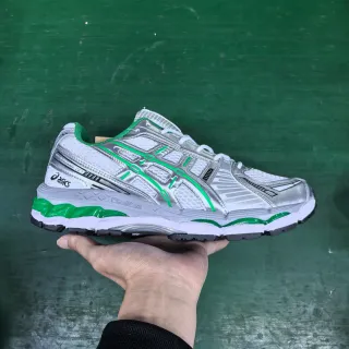 ASICS चांदी हरा धातु ऊपरी अकसेंट ओवरले दौड़ने की जूती