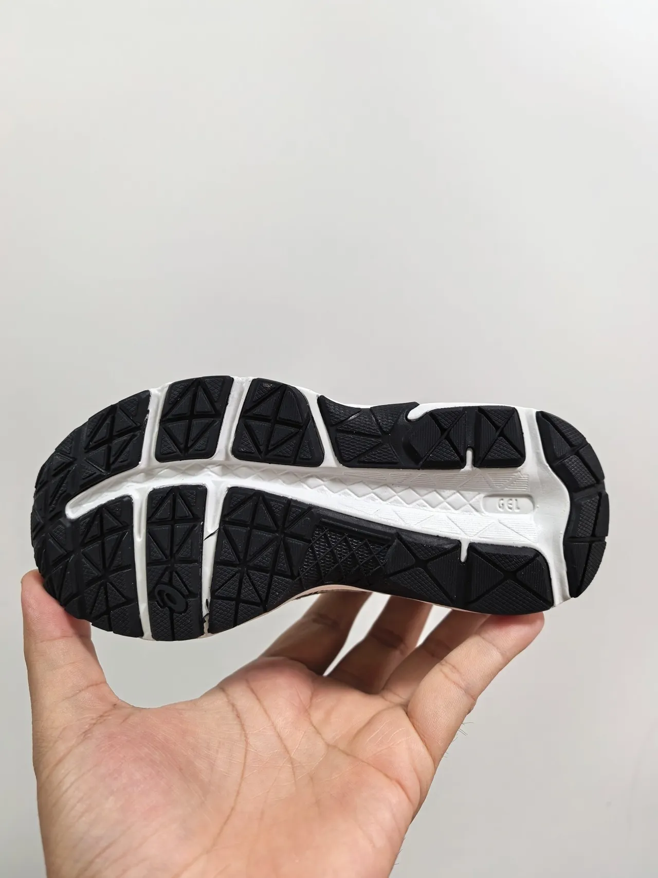 ASICS 白黑 网布鞋面 合成覆盖 跑鞋 18