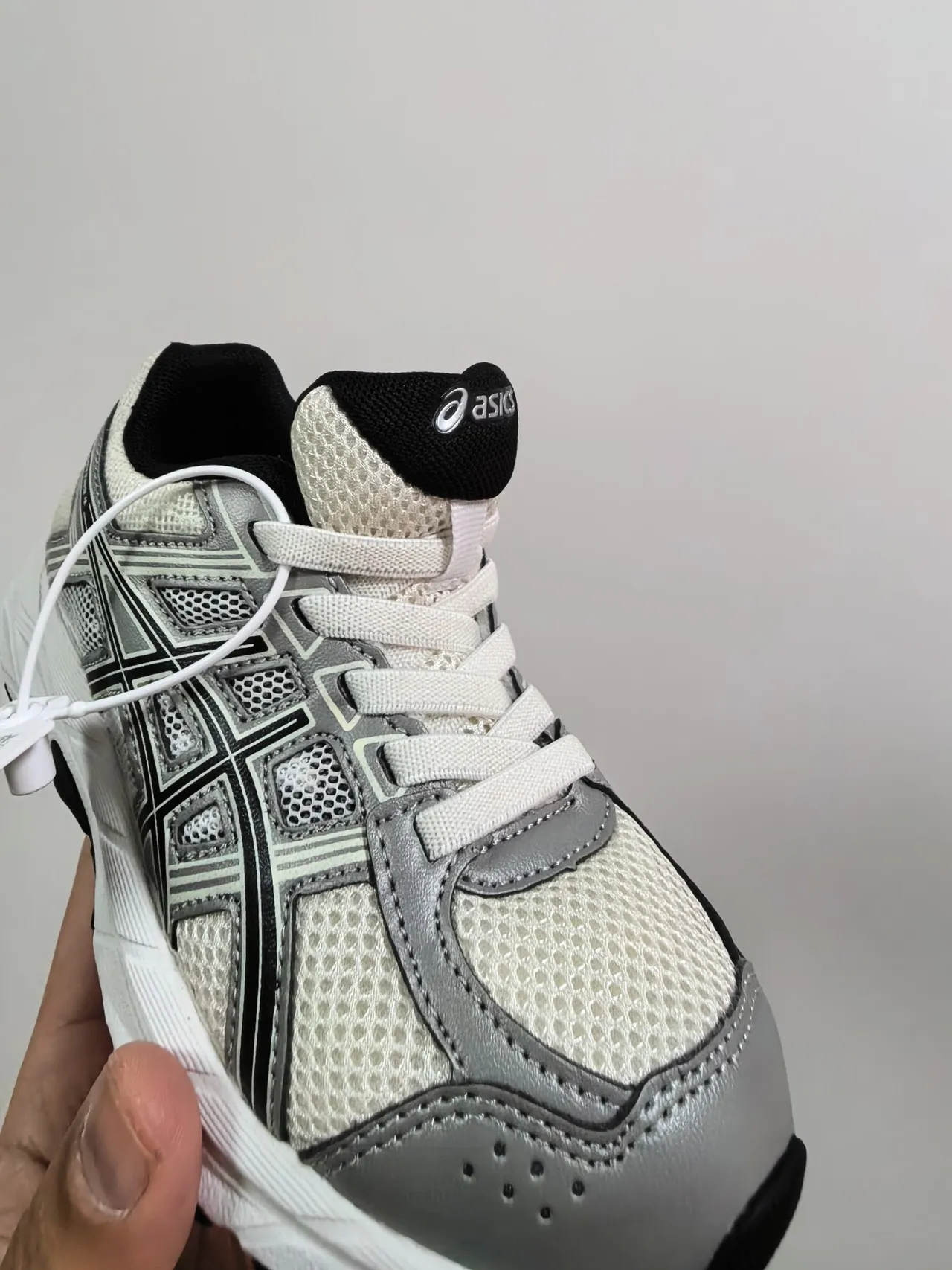 ASICS 白黑 网布鞋面 合成覆盖 跑鞋 20