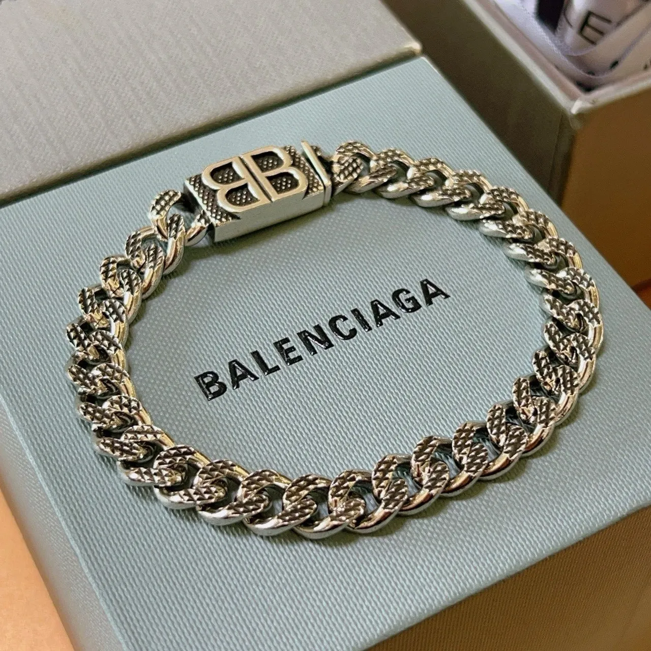 Balenciaga BB Chain Bracelet Bracelet en métal argenté 3