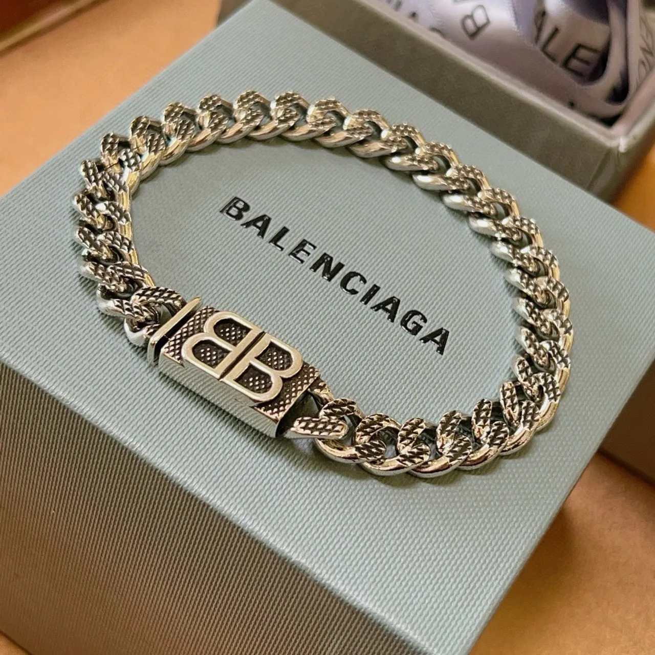 Balenciaga BB Chain Bracelet Bracelet en métal argenté 6