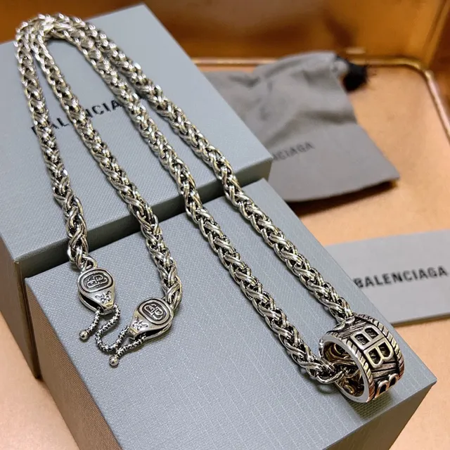 Balenciaga BB Pendentif Chaîne de Blé Tressée Collier 5