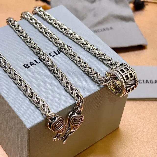 Balenciaga BB Pendentif Chaîne de Blé Tressée Collier 6