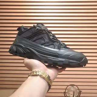 Balenciaga काला एकरंगी नक्काशी बहुस्तरीय तलवों चंकी स्नीकर